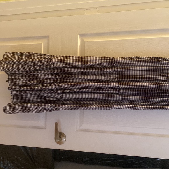 Beautiful long light weight summer dress by Max Studio. - Picture 2 of 5